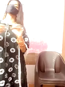 Snapshot of Payal-Love143 chatting on December 24, 6:17 pm Payal-Love143 online show from December 24, 6:17 pm