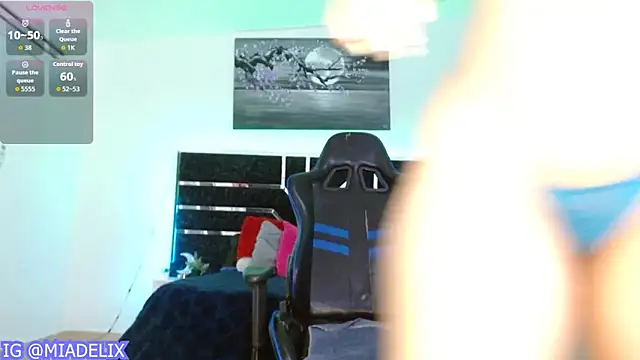 -MiaDelight- online show from March 13, 2:56 pm