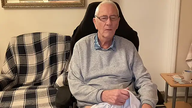 cutaboverest online show from November 15, 6:04 pm