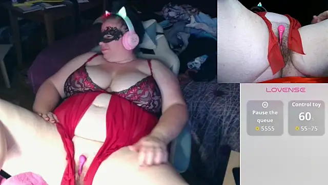 Snapshot of BBW-Ginger chatting on April 13, 9:31 pm BBW-Ginger online show from April 13, 9:31 pm