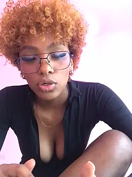 Snapshot of LiannaDixon chatting on December 9, 10:20 pm LiannaDixon online show from December 9, 10:20 pm
