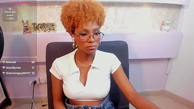 Snapshot of LiannaDixon chatting on December 24, 4:51 pm LiannaDixon online show from December 24, 4:51 pm