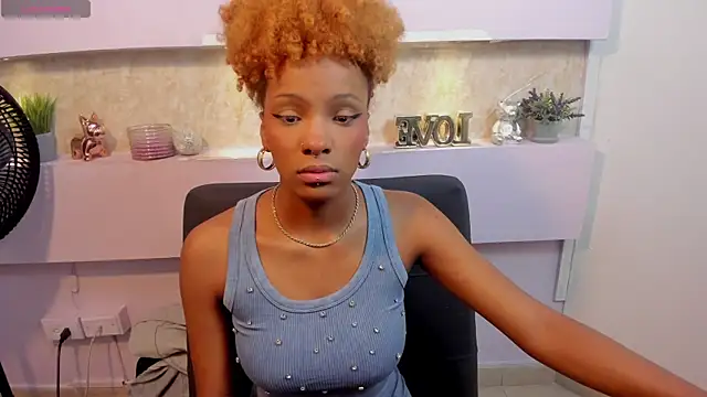 Snapshot of LiannaDixon chatting on December 27, 2:01 pm LiannaDixon online show from December 27, 2:01 pm