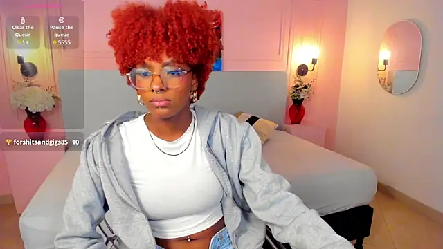 Snapshot of LiannaDixon chatting on February 6, 3:31 pm LiannaDixon online show from February 6, 3:31 pm