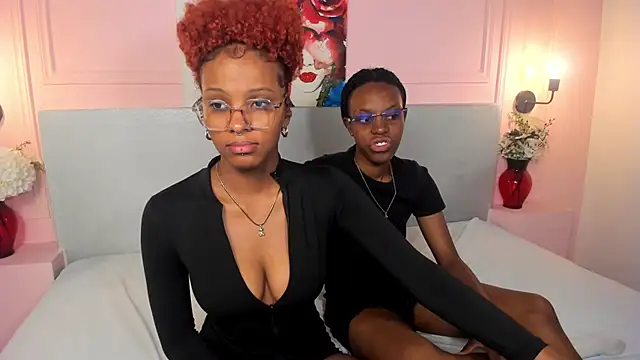 Snapshot of LiannaDixon chatting on February 11, 11:43 am LiannaDixon online show from February 11, 11:43 am