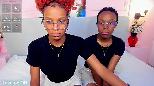Snapshot of LiannaDixon chatting on February 14, 12:25 pm LiannaDixon online show from February 14, 12:25 pm