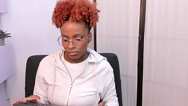 Snapshot of LiannaDixon chatting on March 8, 2:12 am LiannaDixon online show from March 8, 2:12 am