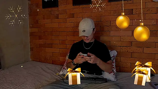 Snapshot of Ares_Dickson chatting on December 2, 6:43 pm Ares Dickson online show from December 2, 6:43 pm