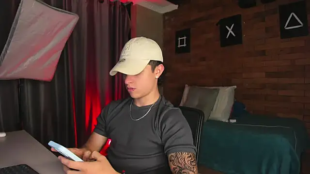 Snapshot of Ares_Dickson chatting on February 16, 6:32 am Ares Dickson online show from February 16, 6:32 am