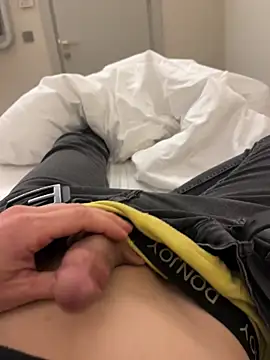 dedewr online show from December 3, 6:39 pm