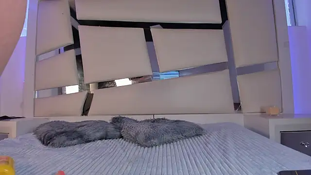 chrystal js online show from March 9, 1:15 pm