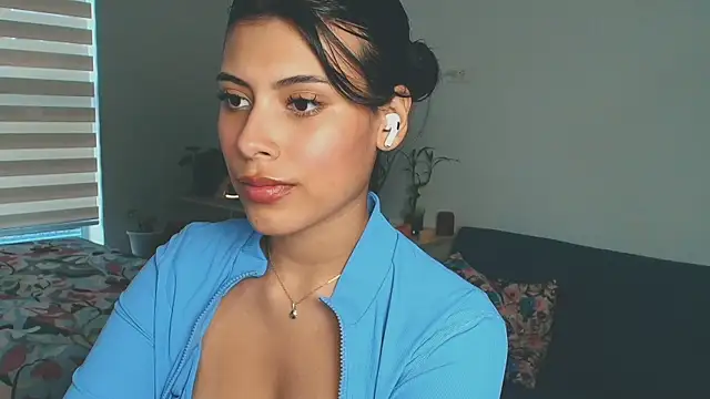 Snapshot of oxiris_1 chatting on May 3, 10:05 pm oxiris 1 online show from May 3, 10:05 pm