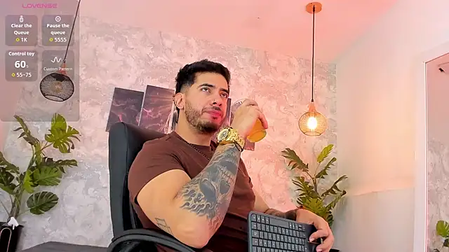 Snapshot of Nate_franco chatting on July 17, 3:57 am Nate franco online show from July 17, 3:57 am