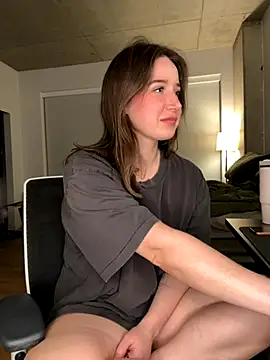 nerdynina online show from November 24, 3:28 am