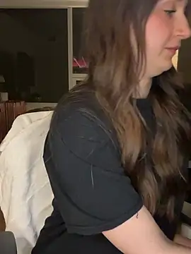 nerdynina online show from May 7, 1:44 am
