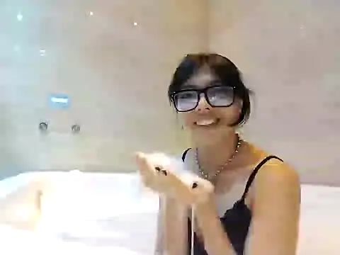 Snapshot of chinanochina chatting on December 9, 5:18 am chinanochina online show from December 9, 5:18 am