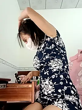 Snapshot of ___Erin___ chatting on December 17, 3:12 am Erin online show from December 17, 3:12 am