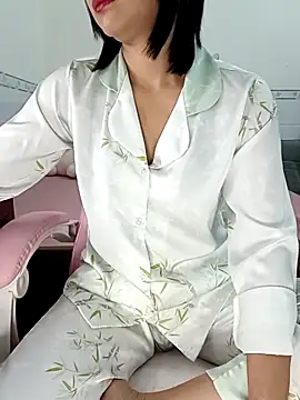 Snapshot of ___Erin___ chatting on December 22, 2:47 pm Erin online show from December 22, 2:47 pm