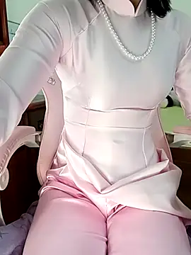 Snapshot of ___Erin___ chatting on January 12, 1:11 am Erin online show from January 12, 1:11 am