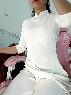 Snapshot of ___Erin___ chatting on January 15, 1:10 am Erin online show from January 15, 1:10 am