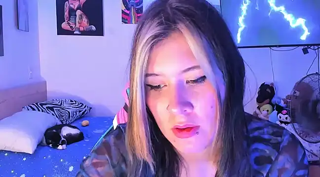 Snapshot of stephany-uwu chatting on February 7, 4:37 am stephany-uwu online show from February 7, 4:37 am