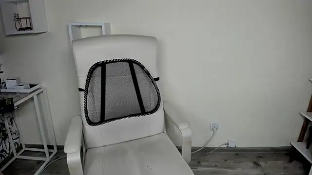 Snapshot of teaseDiana chatting on December 10, 9:55 am teaseDiana online show from December 10, 9:55 am