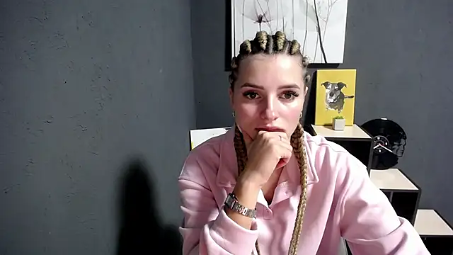 lady olivia  online show from October 14, 3:35 pm