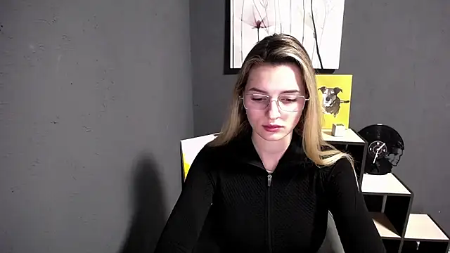 lady olivia  online show from March 4, 1:28 pm