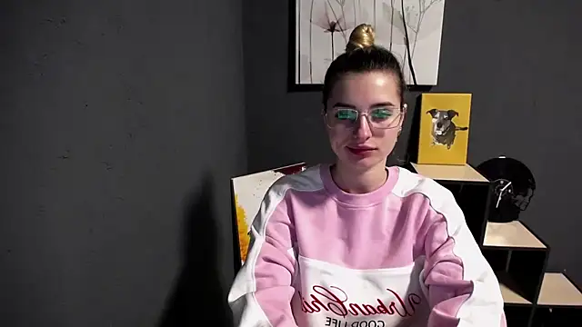 lady olivia  online show from April 11, 1:15 pm