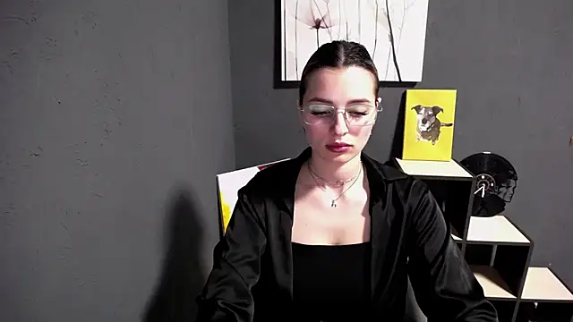 lady olivia  online show from May 6, 12:10 pm