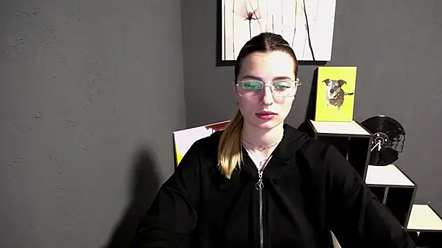 lady olivia  online show from May 15, 12:34 pm