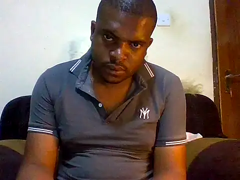 Snapshot of lui_cuuty chatting on October 3, 12:18 am lui cuuty online show from October 3, 12:18 am