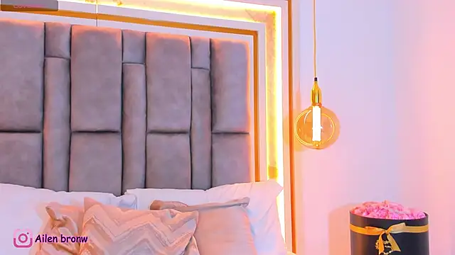 elianabrown online show from November 7, 9:37 pm