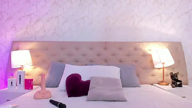 Snapshot of SofieReyes chatting on May 22, 1:50 pm SofieReyes online show from May 22, 1:50 pm