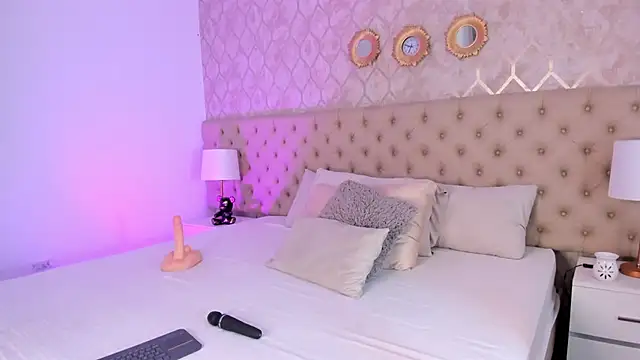 SofieReyes online show from June 17, 1:45 pm