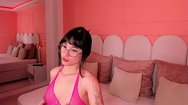 emilly williams  online show from February 4, 5:12 pm