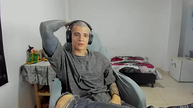 Snapshot of Balo_lovers chatting on March 4, 7:22 pm Balo lovers online show from March 4, 7:22 pm