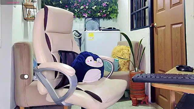 yanella fire online show from April 12, 12:32 pm