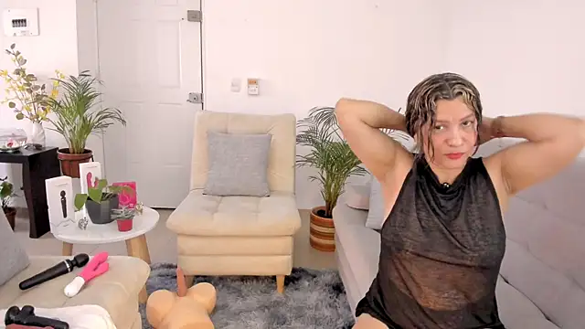 kataleyarios01 online show from February 13, 10:50 pm