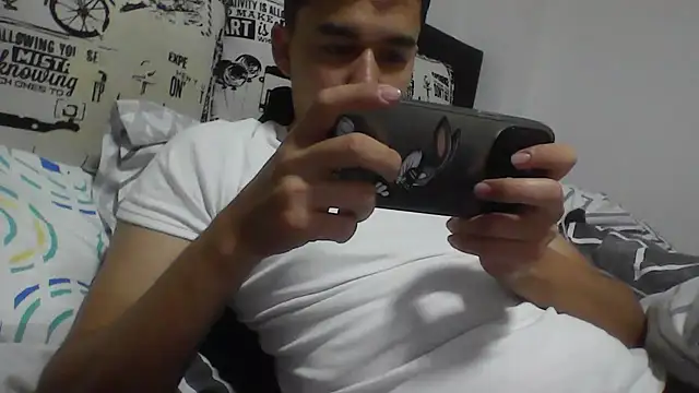 Snapshot of Estebitan_vm chatting on July 7, 3:20 am Estebitan vm online show from July 7, 3:20 am
