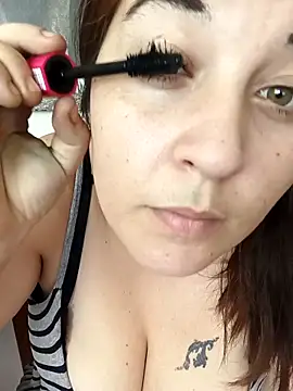 Snapshot of yzabell18 chatting on November 20, 12:27 pm yzabell18 online show from November 20, 12:27 pm