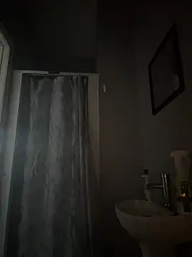 Snapshot of CamGirlLeanna chatting on February 25, 4:21 pm CamGirlLeanna online show from February 25, 4:21 pm