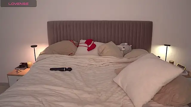 arielbell  online show from December 22, 12:38 pm