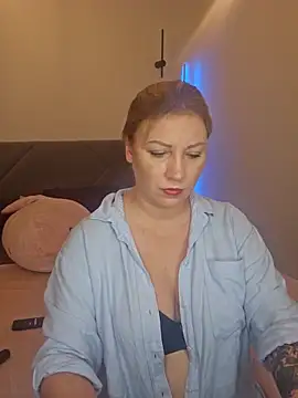 Snapshot of zarina3003 chatting on November 2, 1:35 pm zarina3003 online show from November 2, 1:35 pm