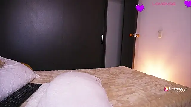 daycass  online show from December 14, 11:53 pm