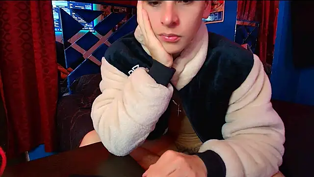 Snapshot of Luke_Howland chatting on November 6, 12:44 am Luke Howland online show from November 6, 12:44 am