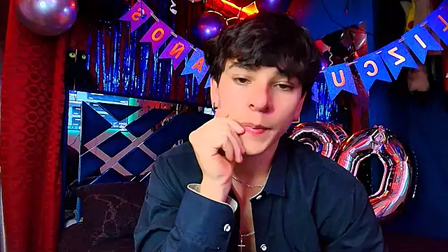 Snapshot of Luke_Howland chatting on November 12, 1:06 am Luke Howland online show from November 12, 1:06 am