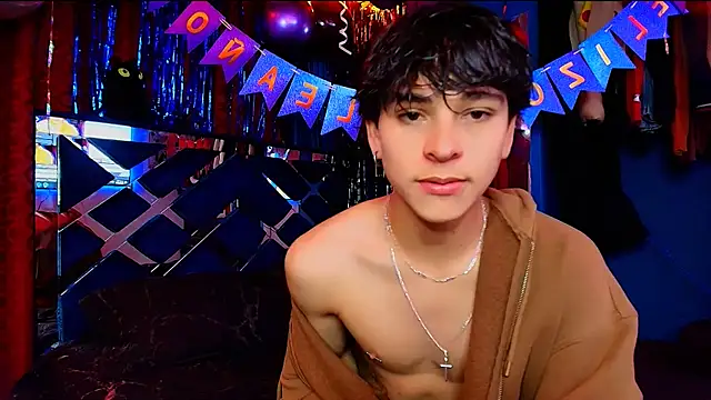 Snapshot of Luke_Howland chatting on November 13, 11:58 pm Luke Howland online show from November 13, 11:58 pm