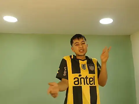 Snapshot of danielitopapuu chatting on December 16, 2:22 pm danielitopapuu online show from December 16, 2:22 pm