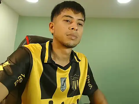 Snapshot of danielitopapuu chatting on December 17, 4:51 am danielitopapuu online show from December 17, 4:51 am